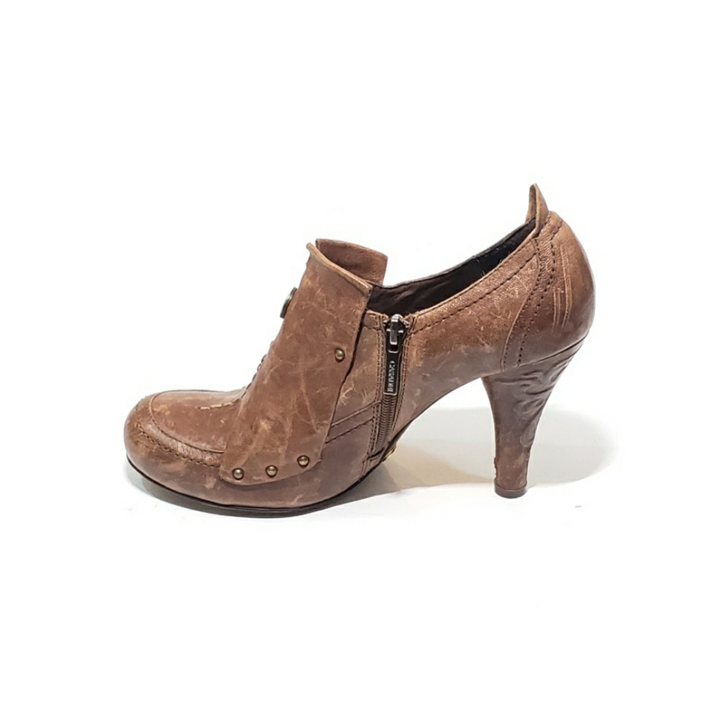Casadei Distressed Leather Spool Heel Pumps Size 9 Italy Studded Vintage Style